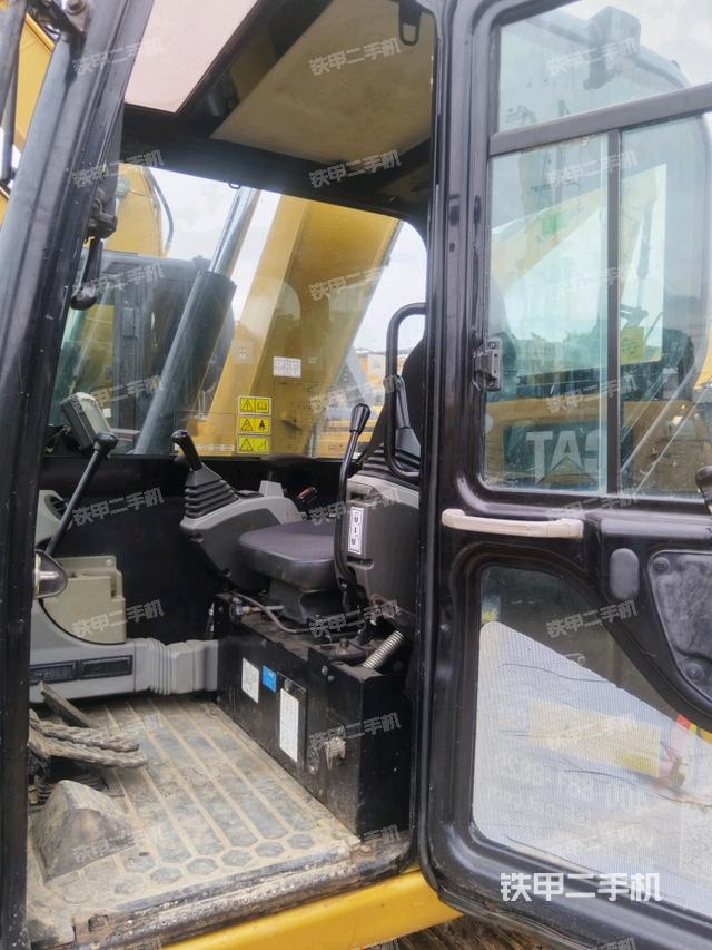 驾驶室整体(整机外观) 驾驶室整体(整机外观)