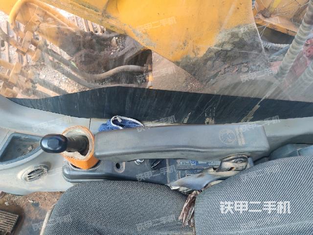 座椅右侧控制台/钥匙门/油门/含右手柄(驾驶室部分) 座椅右侧控制台/钥匙门/油门/含右手柄(驾驶室部分)