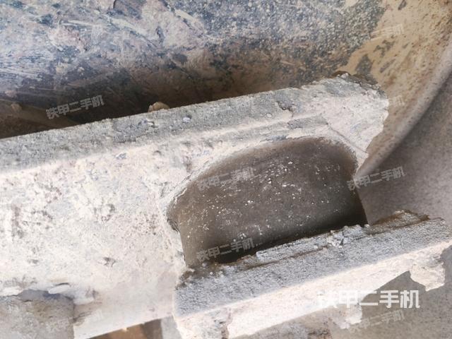 分动箱或变速箱（压路机发动机舱）