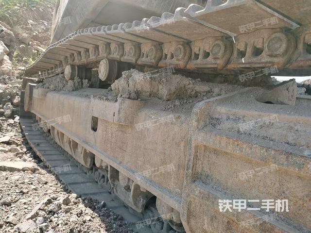 右侧履带整体(行走机构) 右侧履带整体(行走机构)