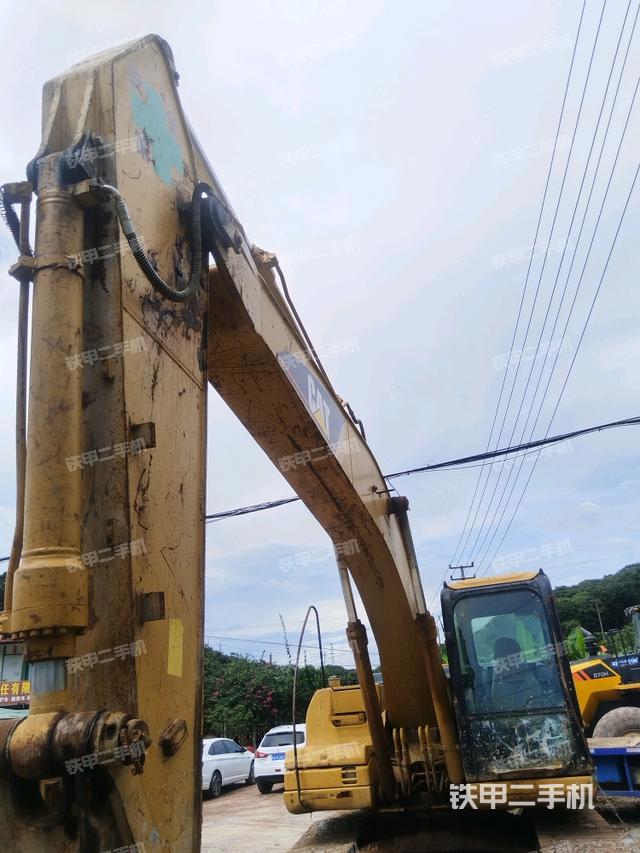 大臂整体 右侧(工作和回转装置) 大臂整体 右侧(工作和回转装置)