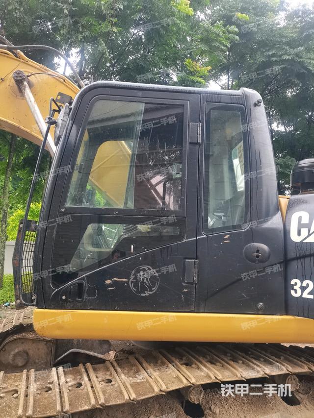 驾驶室正侧(驾驶室部分) 驾驶室正侧(驾驶室部分)