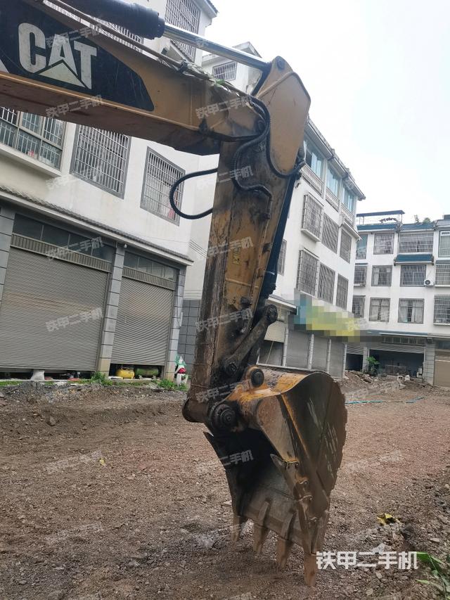 小臂整体右前(工作和回转装置) 小臂整体右前(工作和回转装置)