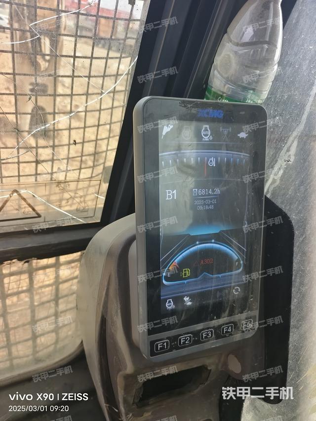 显示屏 (驾驶室部分) 显示屏 (驾驶室部分)