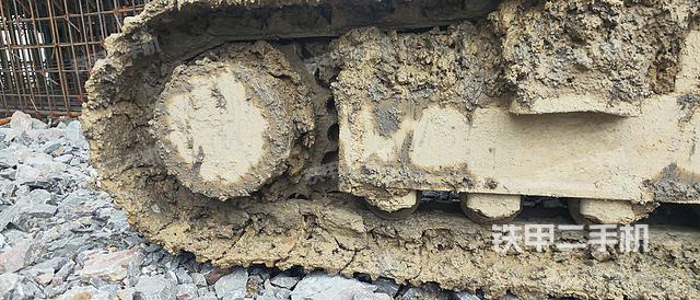 单侧履带整体(整机外观) 单侧履带整体(整机外观)