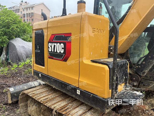 回转马达和主控阀（整机外观）