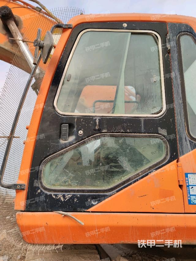 驾驶室正侧(驾驶室部分) 驾驶室正侧(驾驶室部分)