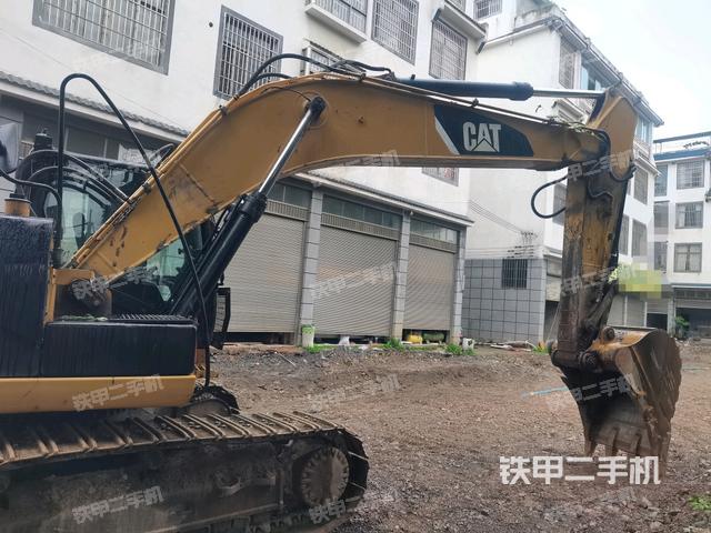 大臂整体 右侧(工作和回转装置) 大臂整体 右侧(工作和回转装置)