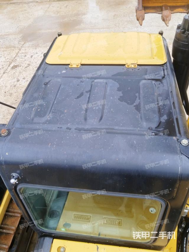 驾驶室顶部(整机外观) 驾驶室顶部(整机外观)