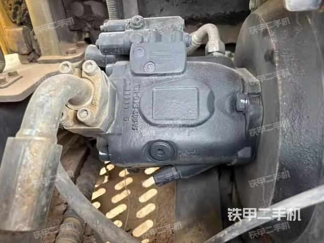 液压泵舱室正面整体(整机外观) 液压泵舱室正面整体(整机外观)