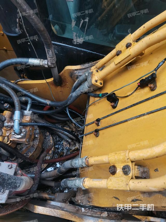 大臂根部 斜视(工作和回转装置) 大臂根部 斜视(工作和回转装置)