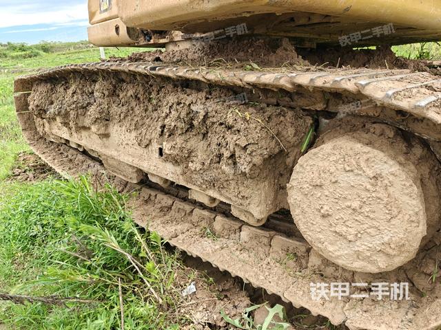 右侧履带整体(行走机构) 右侧履带整体(行走机构)