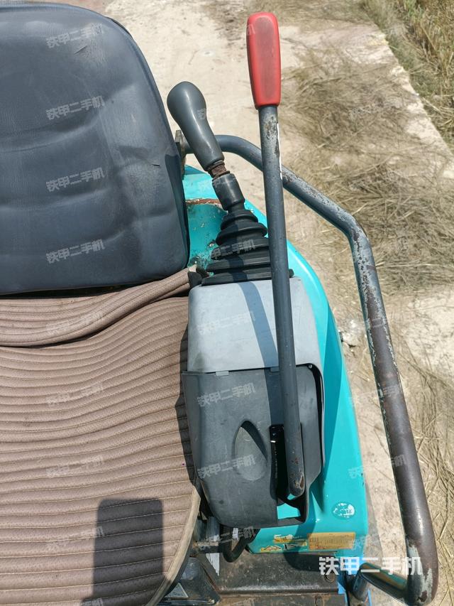 座椅左側控制臺/音響/含左手柄（駕駛室部分）