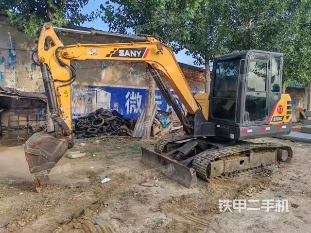 驾驶室整体(整机外观) 驾驶室整体(整机外观)