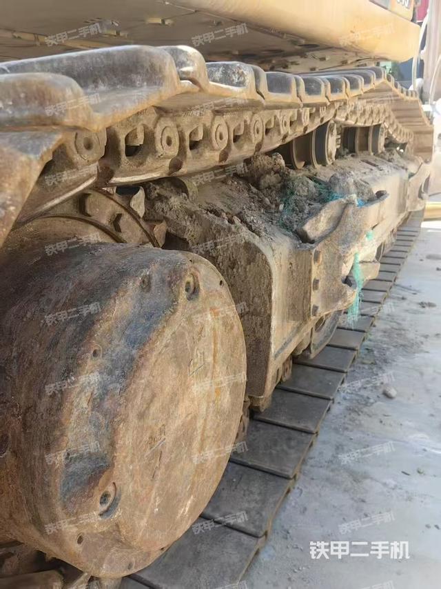 单侧履带整体(整机外观) 单侧履带整体(整机外观)