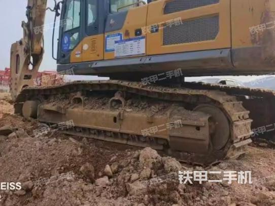 右侧履带整体(行走机构) 右侧履带整体(行走机构)