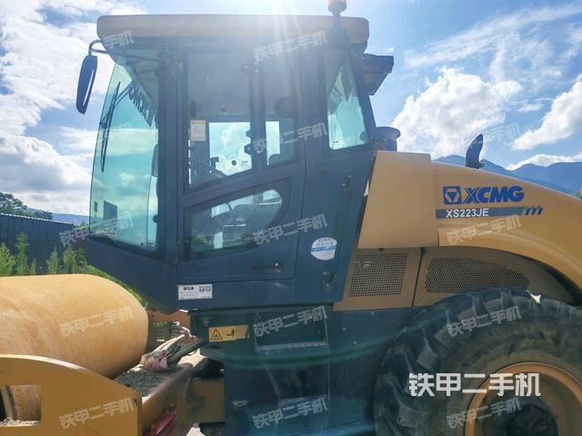 前车架正右侧（压路机前后车架）