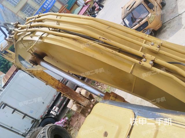 大臂背部俯视(工作和回转装置) 大臂背部俯视(工作和回转装置)