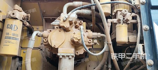 液压泵舱室正面整体（整机外观）