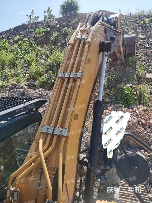 大臂背部俯视(工作和回转装置) 大臂背部俯视(工作和回转装置)