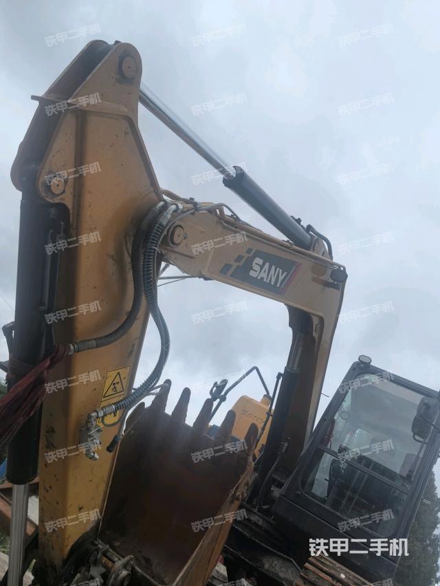 小臂整体左后(工作和回转装置) 小臂整体左后(工作和回转装置)