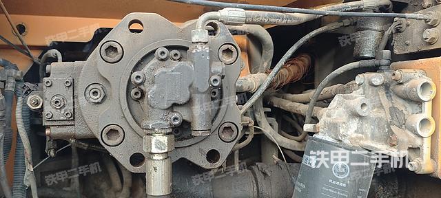 液压泵舱室正面整体(整机外观) 液压泵舱室正面整体(整机外观)