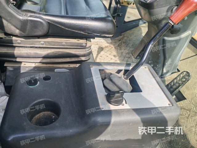 后玻璃角标（压路机驾驶室）