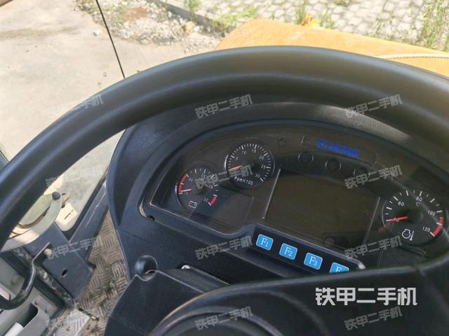 仪表盘全景（压路机驾驶室）