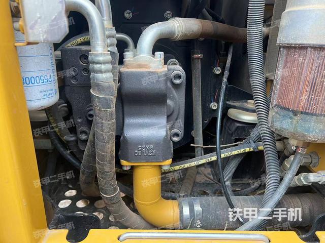 液压泵舱室正面整体(整机外观) 液压泵舱室正面整体(整机外观)