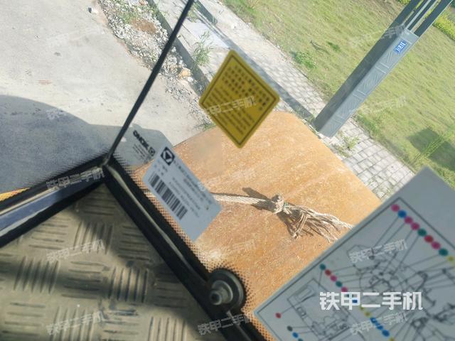 驾驶室顶蓬内（压路机驾驶室）