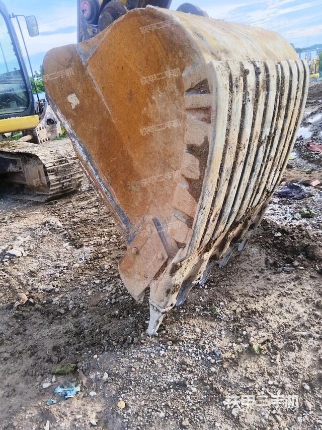 鏟斗右后整體（工作和回轉(zhuǎn)裝置）