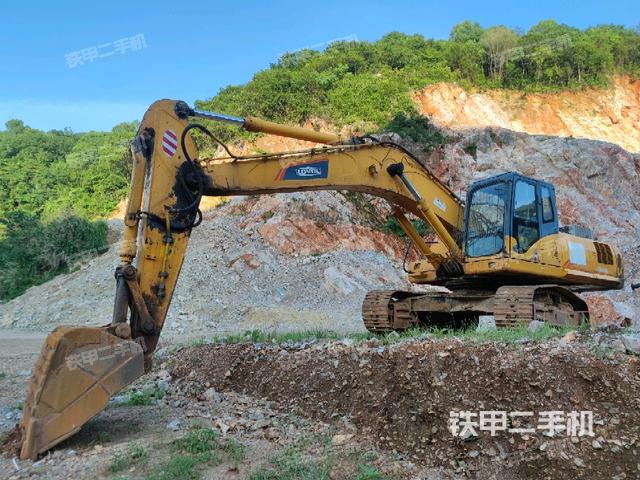 雷沃重工FR330挖掘機(jī)