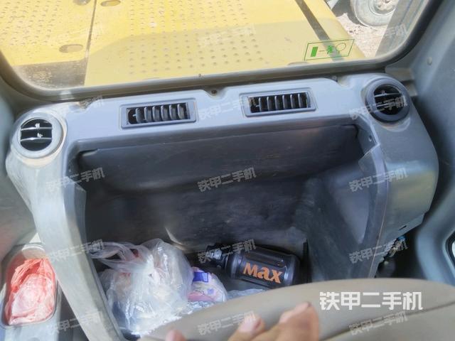 座椅后部(驾驶室部分) 座椅后部(驾驶室部分)