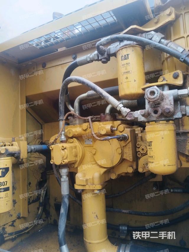 液压泵舱室正面整体(整机外观) 液压泵舱室正面整体(整机外观)