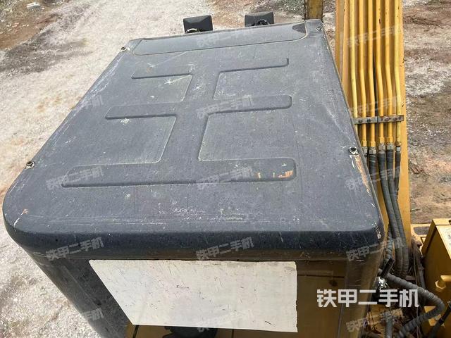 驾驶室顶部(整机外观) 驾驶室顶部(整机外观)