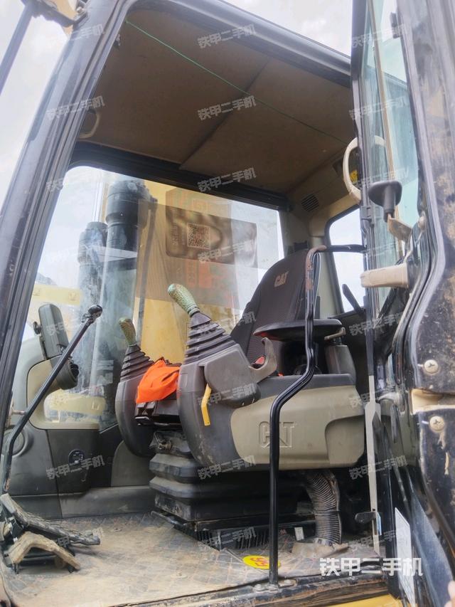 驾驶室整体(整机外观) 驾驶室整体(整机外观)