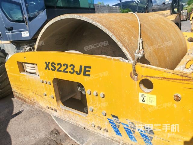 前车架正左侧（压路机前后车架）