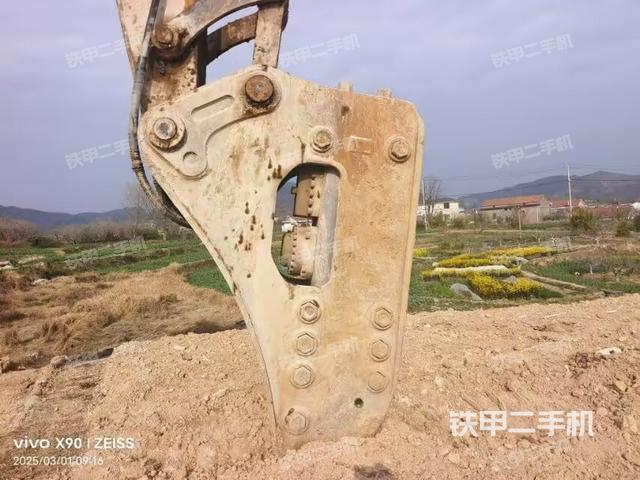 小臂整体右前(工作和回转装置) 小臂整体右前(工作和回转装置)