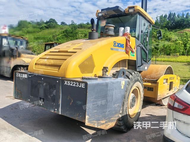 右后45°（压路机整机外观）