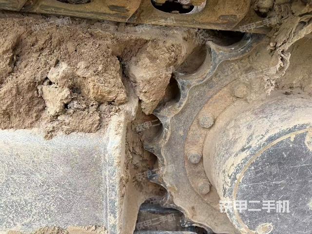 单侧履带整体(整机外观) 单侧履带整体(整机外观)