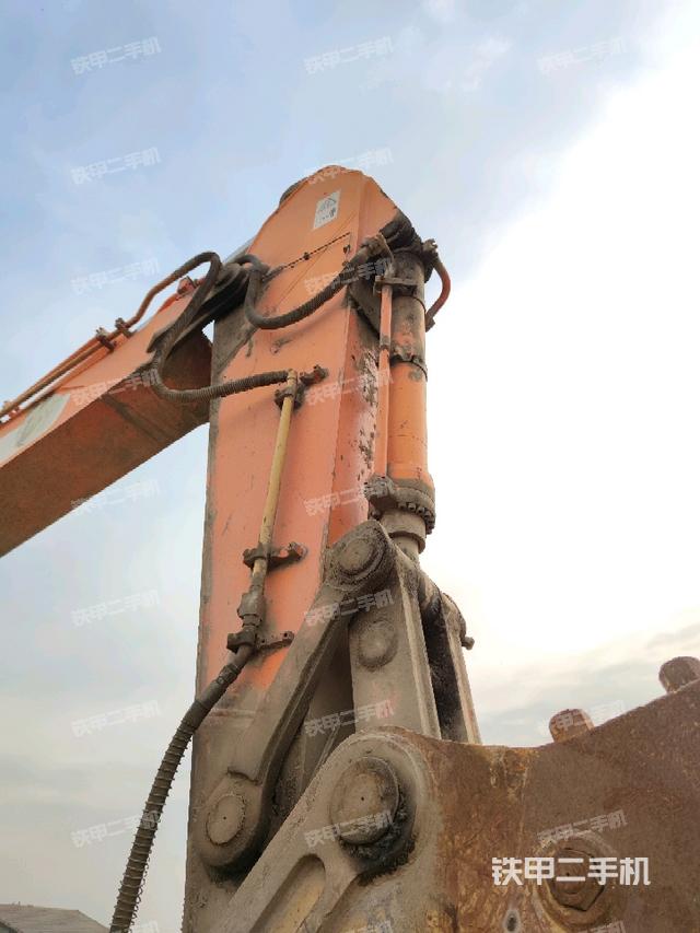 小臂整体右前(工作和回转装置) 小臂整体右前(工作和回转装置)