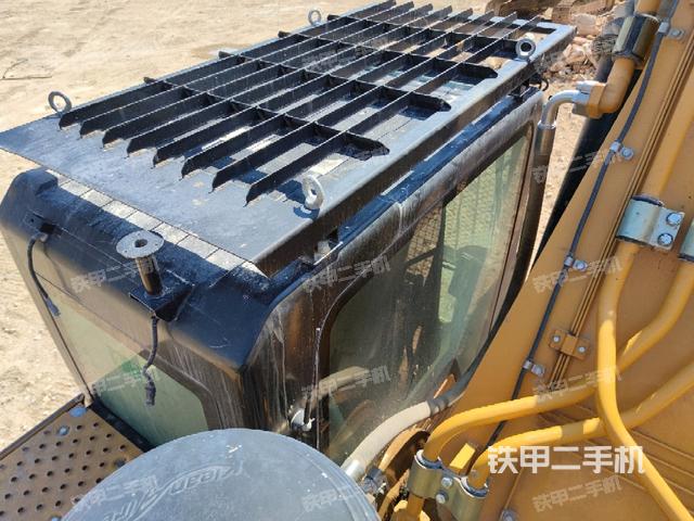 駕駛室頂部（整機外觀）