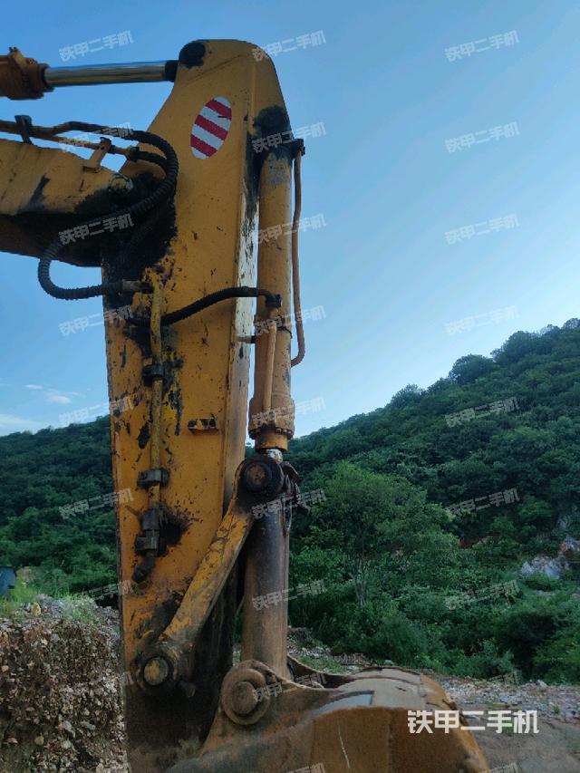 小臂整体右前(工作和回转装置) 小臂整体右前(工作和回转装置)