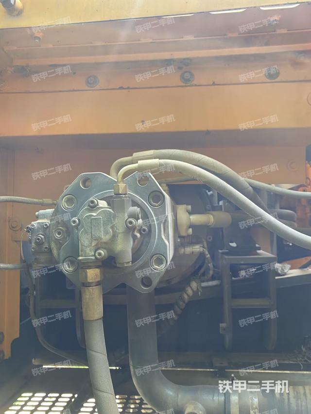 液壓泵艙室正面整體(整機(jī)外觀) 液壓泵艙室正面整體(整機(jī)外觀)