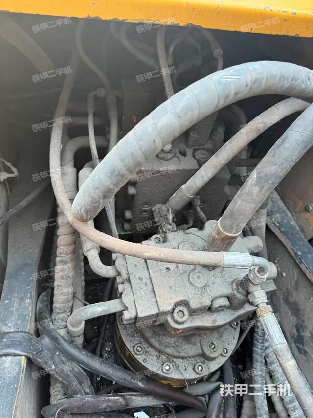 回转马达和主控阀（整机外观）