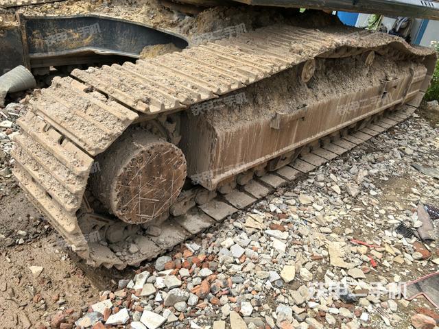 單側(cè)履帶整體(整機(jī)外觀) 單側(cè)履帶整體(整機(jī)外觀)