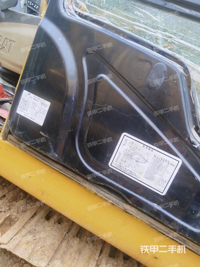 座椅左侧控制台/音响/含左手柄(驾驶室部分) 座椅左侧控制台/音响/含左手柄(驾驶室部分)