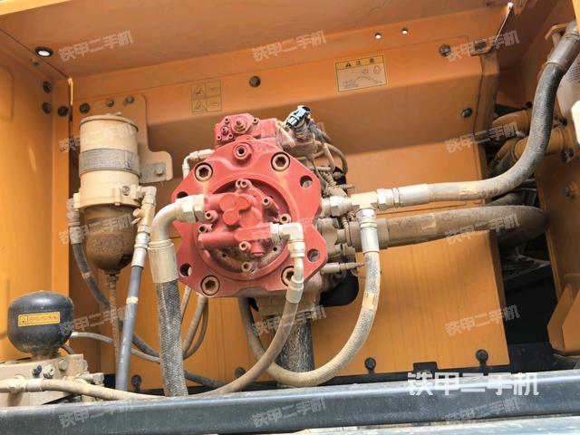 液壓泵艙室正面整體(整機(jī)外觀) 液壓泵艙室正面整體(整機(jī)外觀)