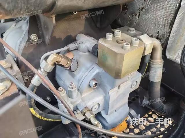 液压泵舱室正面整体(整机外观) 液压泵舱室正面整体(整机外观)