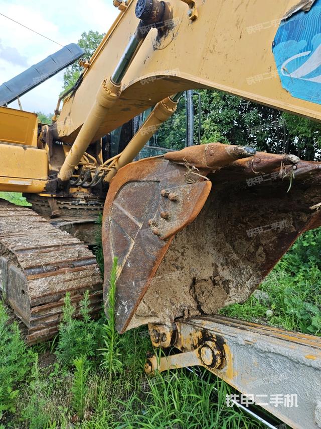 大臂整体 右侧(工作和回转装置) 大臂整体 右侧(工作和回转装置)